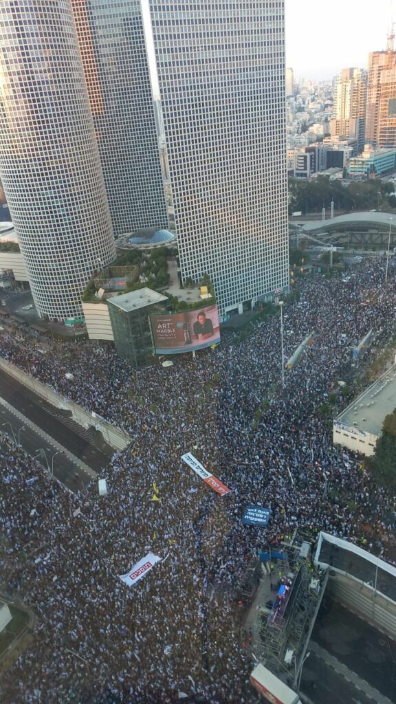 Huge rally in Tel Aviv of citizens supporting Israel passing Judicial reform.