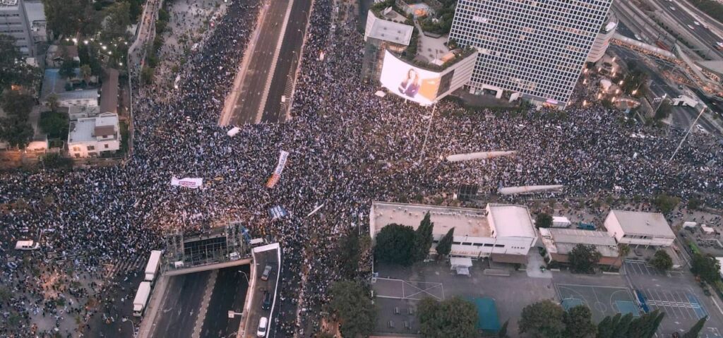 Huge rally in Tel Aviv of citizens supporting Israel passing Judicial reform.